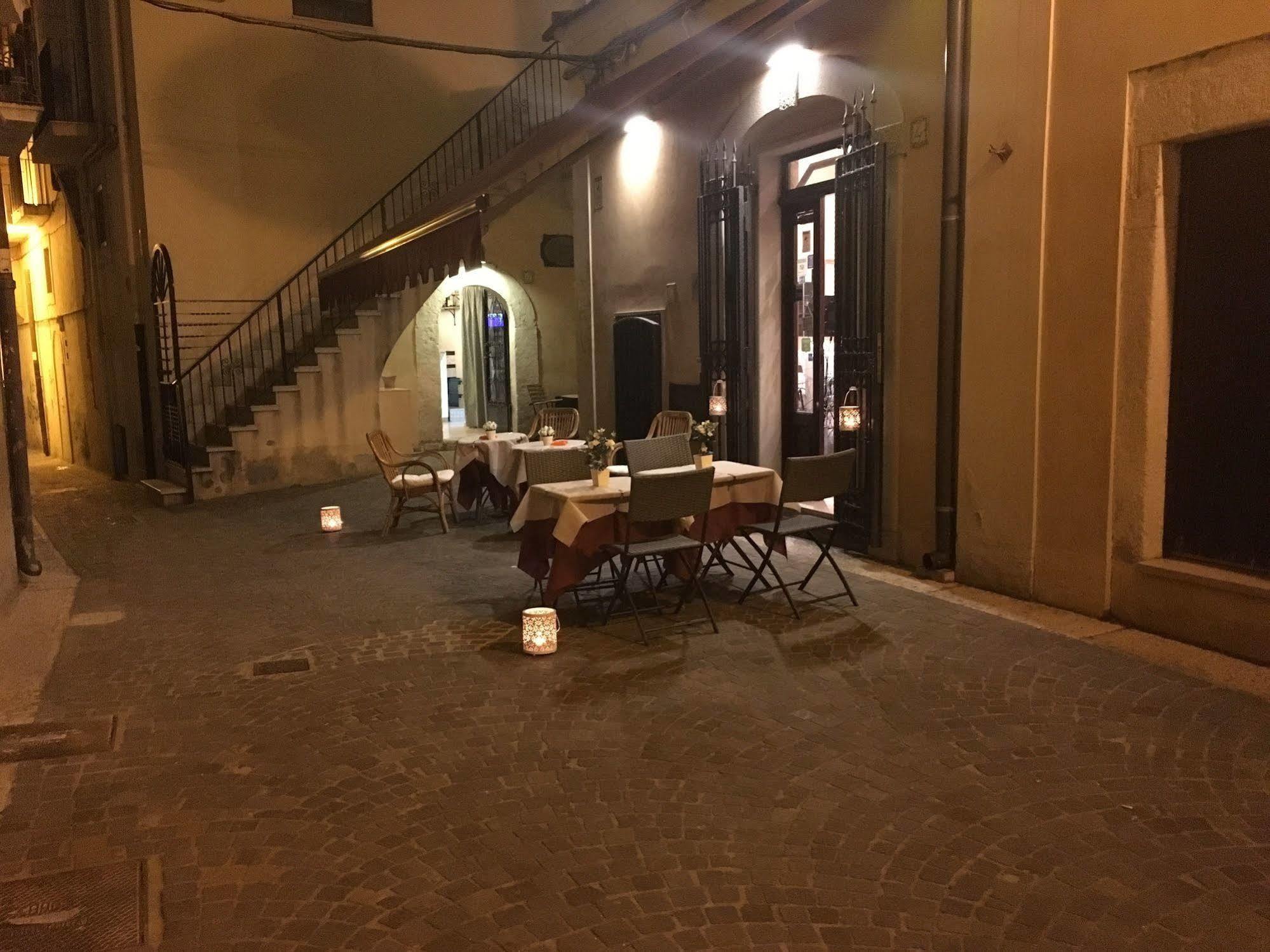 Albergo Ristorante Del Cacciatore Foggia Extérieur photo