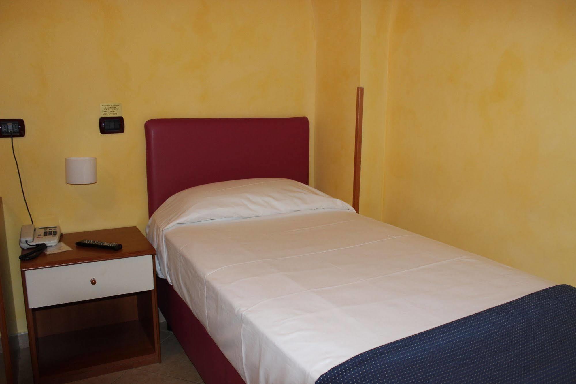 Albergo Ristorante Del Cacciatore Foggia Extérieur photo
