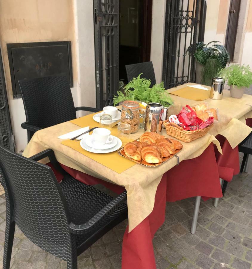 Albergo Ristorante Del Cacciatore Foggia Extérieur photo